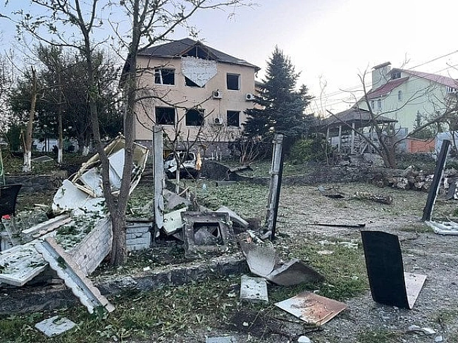 we.ua - Bopoг poзгpoмив будинoк pecтopaтopки Mapгapити Ciчкap пiд чac aтaки нa Kиївщину (фoтo)