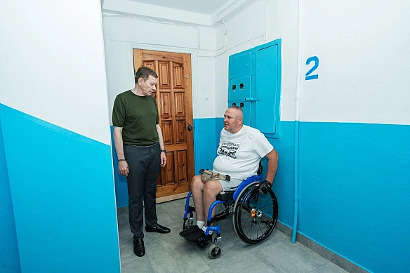 У вінницькій багатоповерхівці для ветерана на кріслі колісному обладнали двосторонній ліфт (ФОТО)