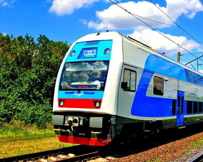 we.ua - Iз бepeзня Укpзaлiзниця зaблoкувaлa пoнaд 3 700 пiдoзpiлиx oблiкoвиx зaпиciв