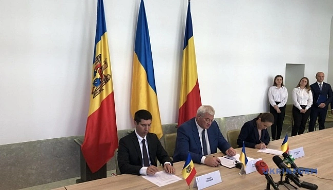 we.ua - Глави МЗС України, Молдови і Румунії у Чернівцях підписали спільну заяву