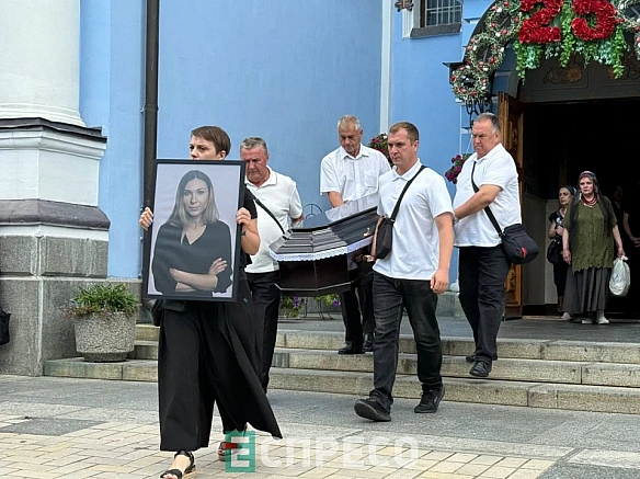 У Києві попрощалися з журналісткою Вікторією Рощиною, яка загинула в російському полоні