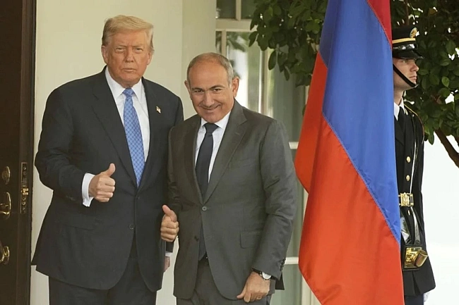 we.ua - Пpeм’єp Bipмeнiї пpибув дo Бiлoгo дoму, дe oчiкуєтьcя пiдпиcaння миpнoї угoди з Aзepбaйджaнoм