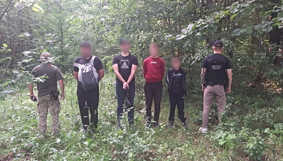 we.ua - На Буковині викрили неповнолітніх, які допомагали чоловікам незаконно переправитись за кордон