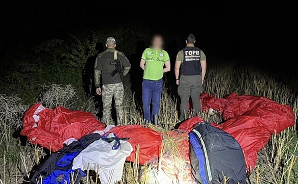 На Вінничині чоловік намагався перелетіти через кордон на параплані