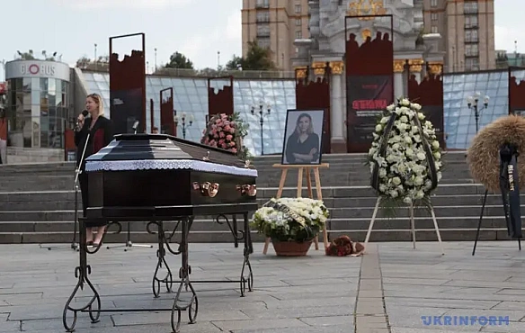 У Києві попрощалися з загиблою у російському полоні журналісткою Вікторією Рощиною