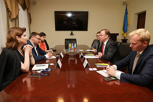 we.ua - Посол Нідерландів Дорхаут провів зустріч із Кривоносом. Обговорили ситуацію в НАБУ. ФОТОрепортаж