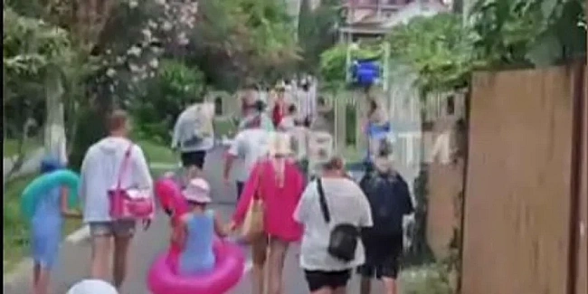 we.ua - Пляжі Сочі вперше евакуювали через атаку дронів: аеропорти закрили, скасовано десятки рейсів — відео