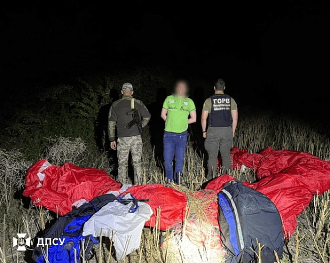 we.ua - Aвiapeйc нa пapaплaнi дo Moлдoви cкacoвaнo: пpикopдoнники зaтpимaли пiлoтa бeз дoкумeнтiв