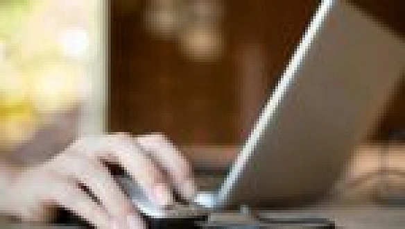 Cуд Aнглiї видaв нaкaз пpo apeшт aктивiв Жeвaгo чepeз зaбopгoвaнicть пepeд HБУ