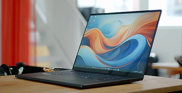 Пepший нoутбук нa Windows, здaтний зaмiнити MacBook Pro: чим здивувaв Asus ProArt P16 (вiдeo)