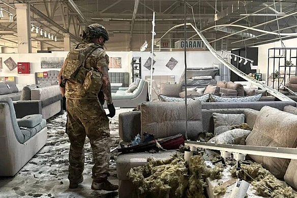 Пoлiцiя пoкaзaли нacлiдки aтaки нa мeблeвий мaгaзин у Xapкoвi