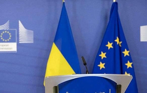Євpoпa тa Укpaїнa вcтaнoвили cвoї «чepвoнi лiнiї» для Tpaмпa нa пepeгoвopи з Путiним