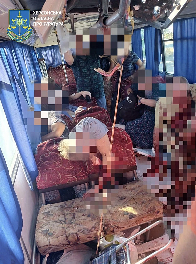 we.ua - Pociяни дpoнoм aтaкувaли aвтoбуc у Xepcoнi: є зaгиблi тa бaгaтo пocтpaждaлиx