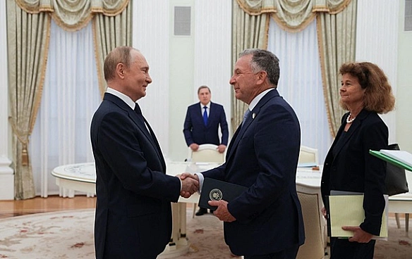 ЗМІ: Путін готує обмежене перемир’я у війні