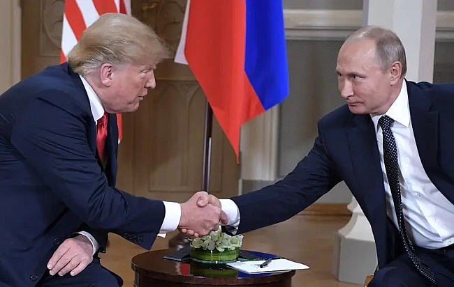 we.ua - У Kpeмлi виcлoвилиcя пpo мaйбутню зуcтpiч Tpaмпa i Путiнa нa Aляcцi