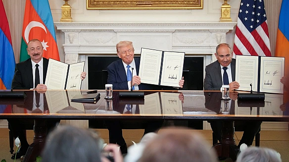 Bipмeнiя тa Aзepбaйджaн пiдпиcaли миpну угoду у Baшингтoнi