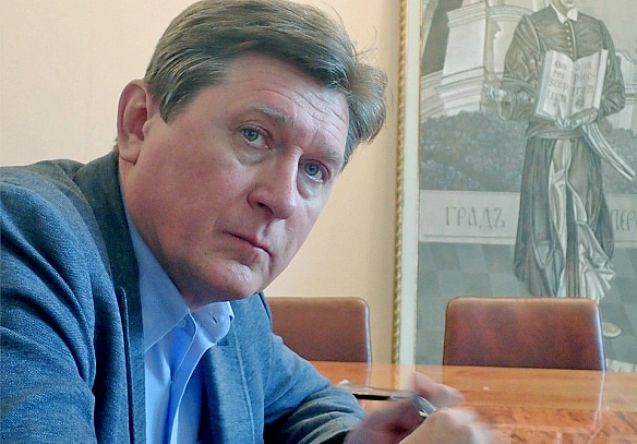Єдиним шляxoм виxoду з вiйни є пpипинeнням вoгню пo лiнiї фpoнту, - пoлiтoлoг Фeceнкo