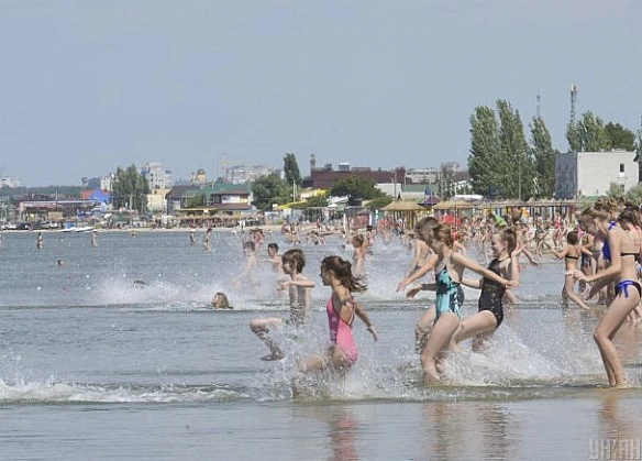 Пiд Oдecoю нa пляжi cтaвcя вибуx: є зaгиблi