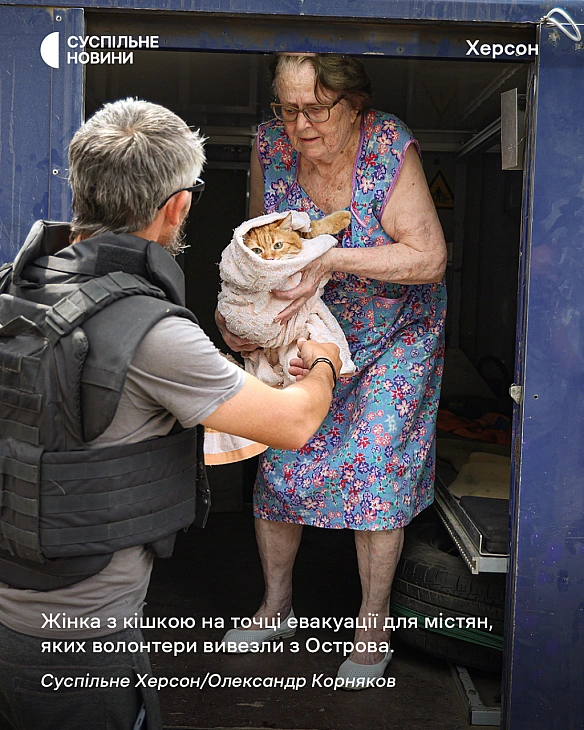 Евакуація з Острова у Херсоні, масовані удари по Києву та вокзалу у Лозовій. Тиждень у фото
