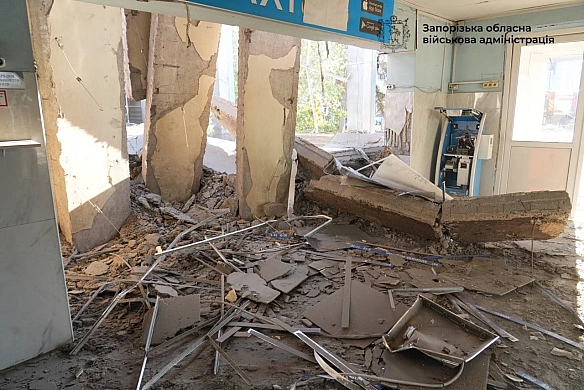 Росіяни скинули бомби на Запоріжжя: зруйновано відому будівлю (фото, відео)