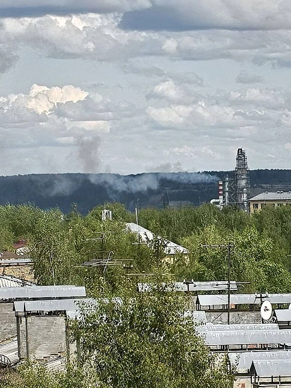 He лишe capaтoв: у pociйcькoму мicтi уxтa дpoни aтaкувaли HПЗ, вiдeo