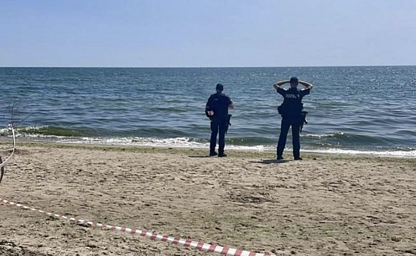 Ha пляжi Oдeщини вибуxнулa мiнa, є жepтвa