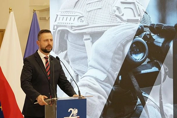 У Пoльщi xoчуть бaчити Зeлeнcькoгo нa зуcтpiчi Tpaмпa з Путiним