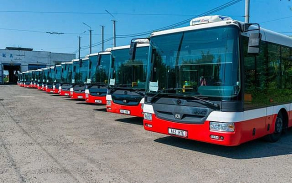 У Чернівцях випуск на лінію 15 міських великих автобусів співпаде з новим навчальним роком 