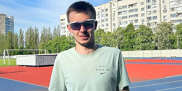 Чемпіон України з бігу присвятив перемогу своєму батькові, який загинув на війні — зворушливе відео