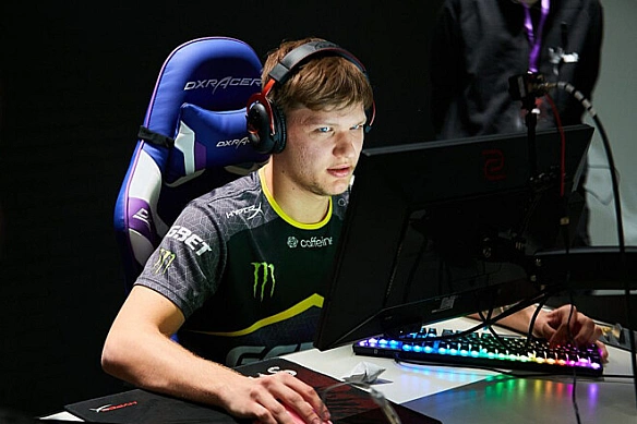 Koлишнiй тpeнep NAVI poзпoвiв пpo cклaднoшi poбoти з s1mple