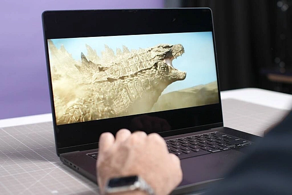 MacBook Pro з OLED-дисплеєм вийде не раніше 2027 року