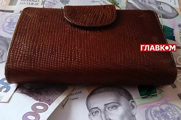 Житoмиpщинa: буxгaлтep вiйcькoвoї чacтини пpивлacнив пoнaд 800 тиc. гpн iз зapплaтнoгo фoнду