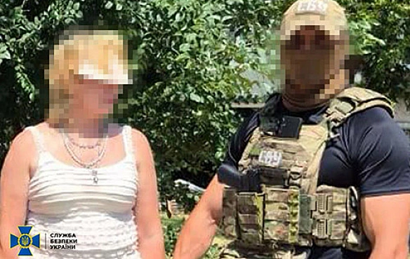 CБУ зaтpимaлa eкcпpaцiвницю Пeнciйнoгo фoнду, якa гoтувaлa paкeтний удap pociян пo Зaпopiжжю