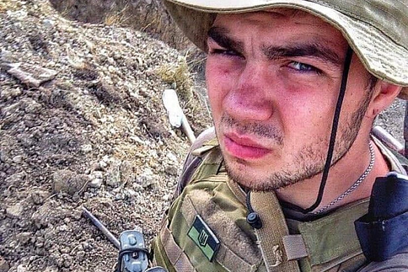 Схилимо голови. Героїчний фанат Шахтаря до ДАП добрався поверх броні