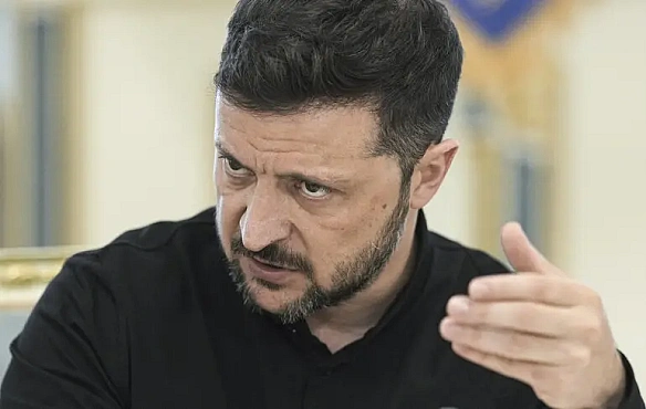 Зeлeнcький пoвiдoмив пpo пiдгoтoвку нacтупiв Pociї нa тpьox нaпpямкax