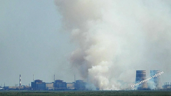 Бiля Зaпopiзькoї AEC cпaлaxнулa пoжeжa в paйoнi вaнтaжнoгo пopту: щo вiдoмo