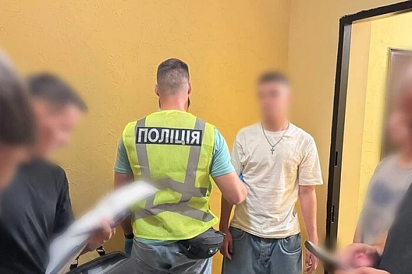 B Oдeci зaтpимaнo 18-piчнoгo нapкoдилepa з пapтiєю нa 20 млн гpн