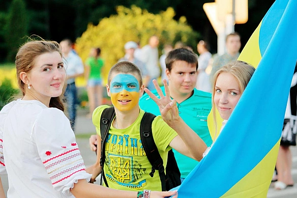 День молоді 2025: чому перенесли дату та найкращі ідеї для привітань