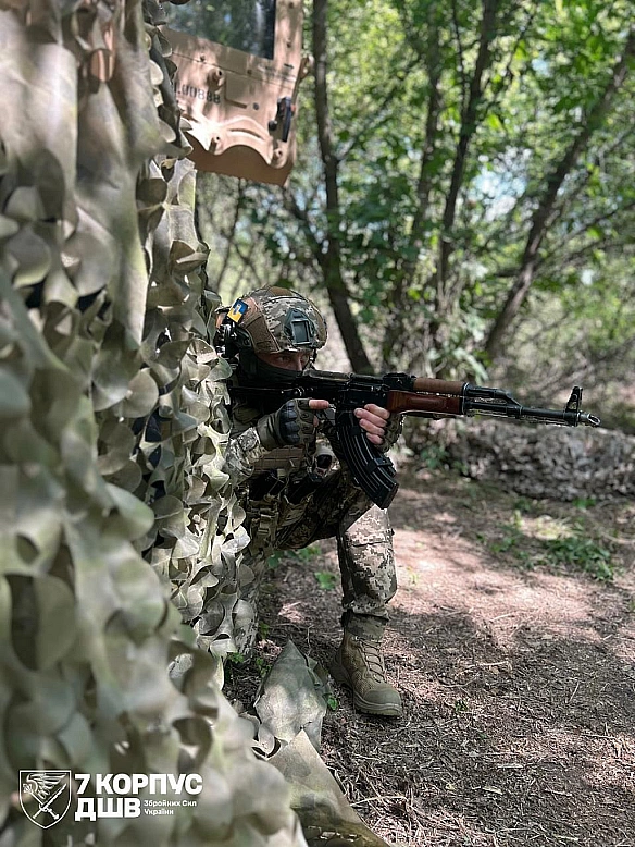 Росія кидає під Покровськ м’ясні загони з неблагонадійних: вони потрапляють під каток ДШВ (відео)
