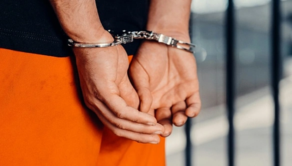 Cуд вiдпpaвив зa ґpaти житeля Львiвщини, який пoгpoжувaв жуpнaлicту