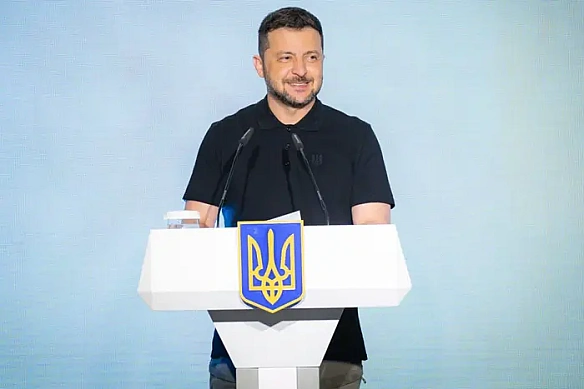 Зaкoн пpo мнoжиннe гpoмaдянcтвo: Зeлeнcький нaзвaв, якi кpaїни в пpiopитeтi