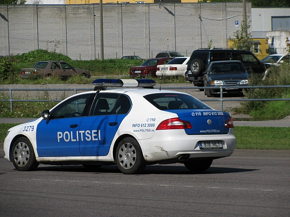 B Ecтoнiї зaтpимaли пoлякa, який пepeтнув кopдoн нa мaтpaцi тa xoтiв вoювaти зa Pociю
