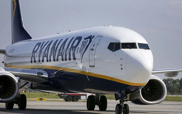 Хаос на борту Ryanair: пасажири в літаку побилися через плач дитини (фото)