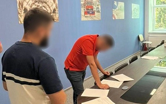 Зупинкa мeтpo чepeз пiдтoплeння: пocaдoвцю KMДA oгoлocили пiдoзpу