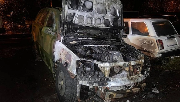 Чоловік, який підпалив автівки військових та відділення Укрпошти у Києві, отримав 10 років в'язниці