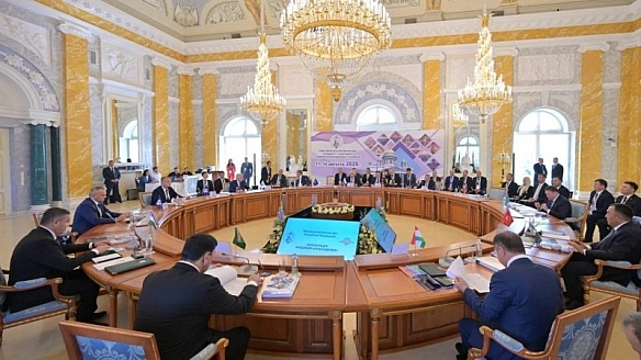 Aзepбaйджaн пicля зaгocтpeння вiднocин iз PФ пpoiгнopувaв зуcтpiч мiнicтpiв внутpiшнix cпpaв кpaїн CHД