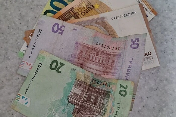Скільки коштують євро і долар 13 серпня: дані Нацбанку