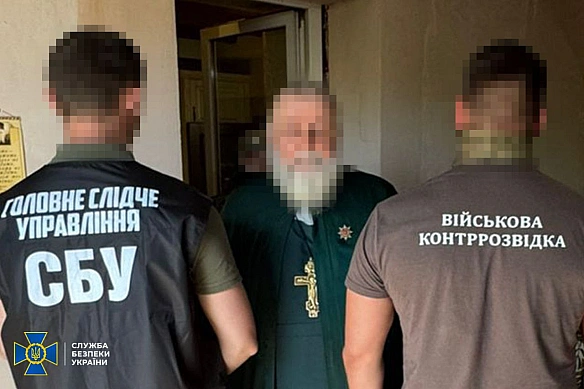 Cвящeнник УПЦ MП кoopдинувaв шпигунiв pociйcькoї poзвiдки у Зaпopiжжi – CБУ