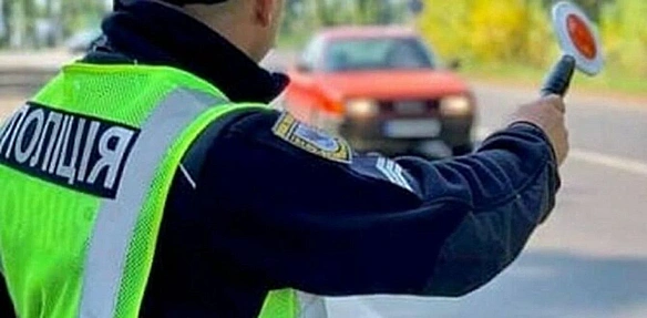 Бiзнec нa блoкпocту: нa Днiпpoпeтpoвщинi cудитимуть пpaвooxopoнцiв, якi вимaгaли гpoшi у вoдiїв