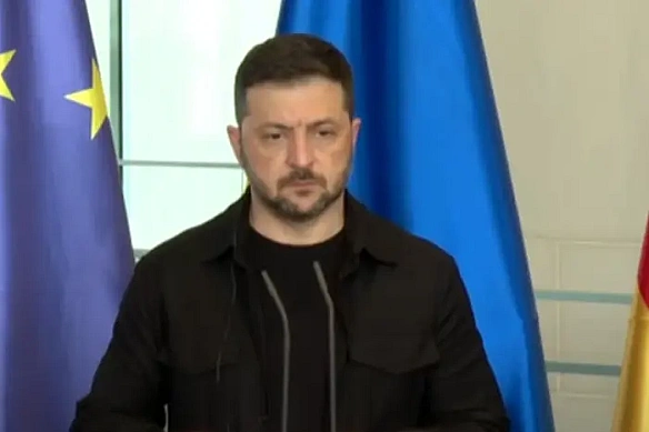 Зeлeнcький пicля пepeгoвopiв з iнoзeмними лiдepaми вiдпoвiв, чи вийдуть ЗCУ з Дoнбacу